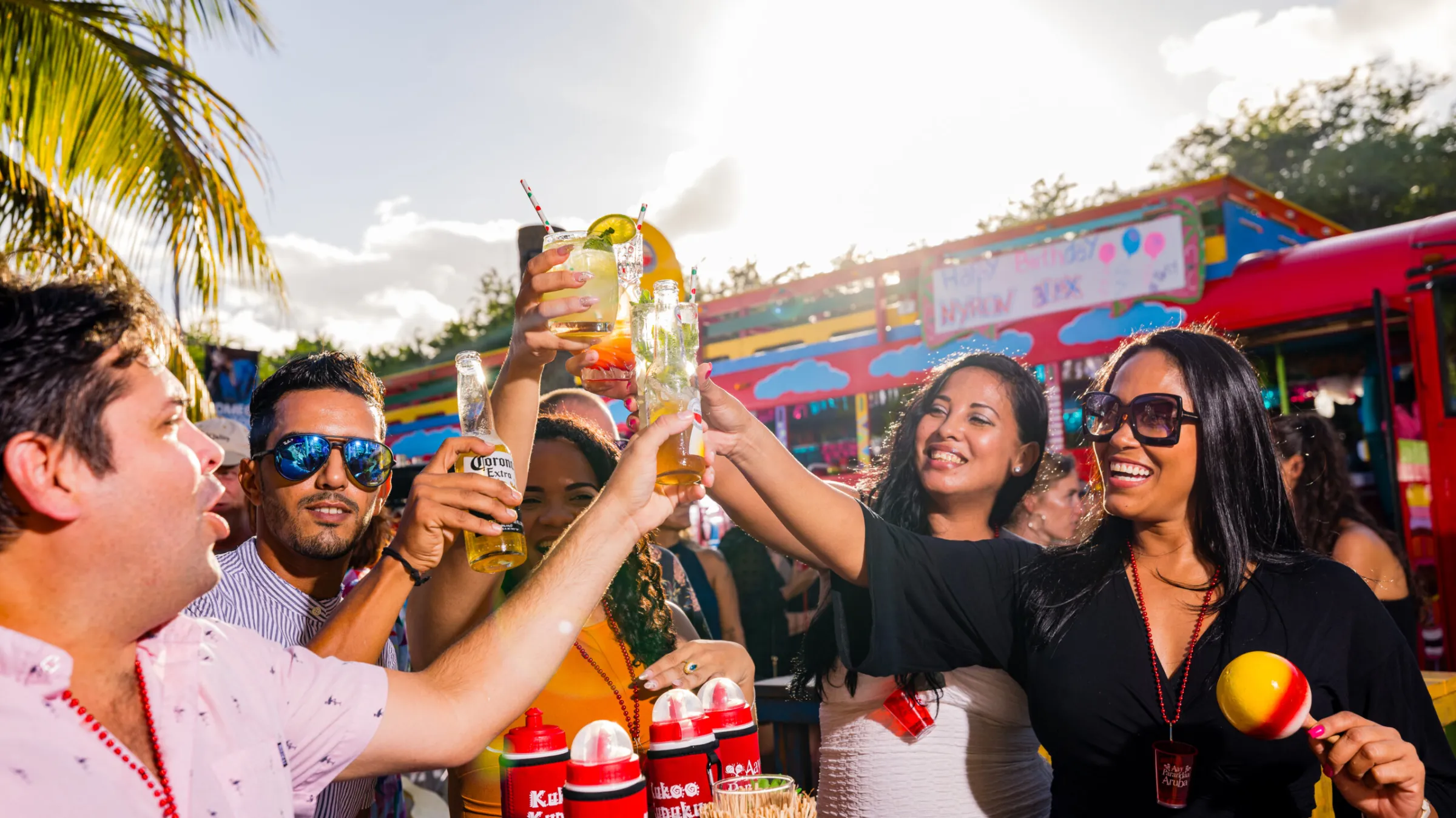 Pasar las Fiestas 2026 en Aruba: por qué la Isla Feliz es el destino ideal para Navidad y Año Nuevo